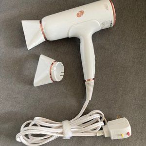 T3 Cura Professional Digital Ionic Hair Dryer